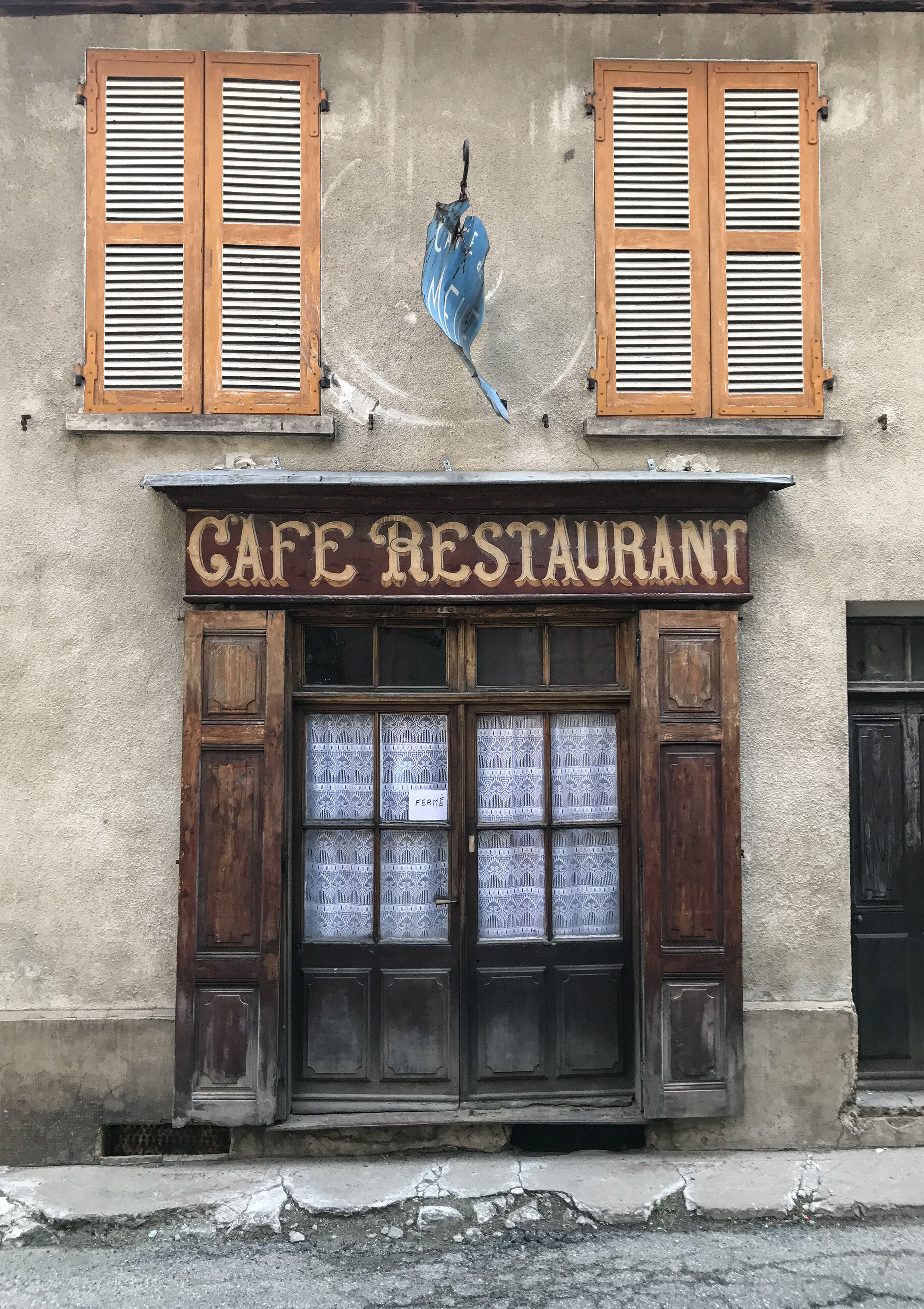 Fermé